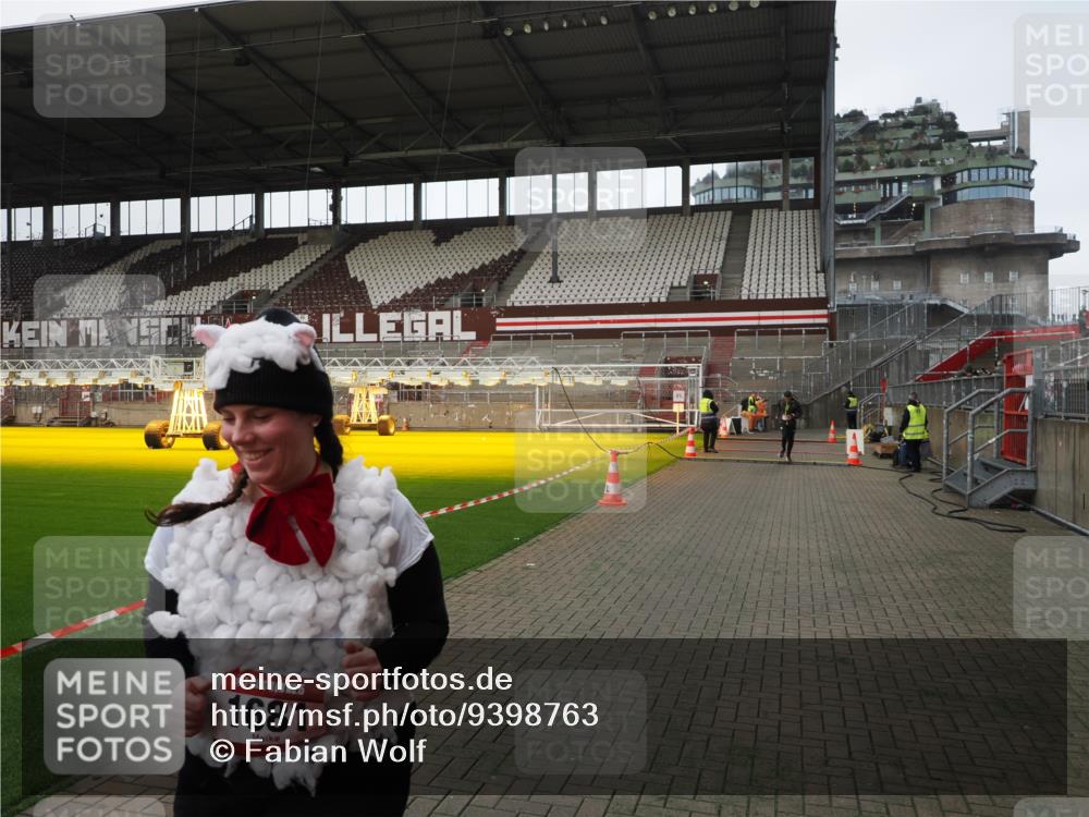 07.12.2025 - St. Pauli X-Mass-Run No. 15 Fabian Wolf http://msf.ph/oto/9398763 07.12.2025 10:53:41 Ziel 106, 1478, 1679, 1680, 1681, 1682, 1683 meine-sportfotos.de