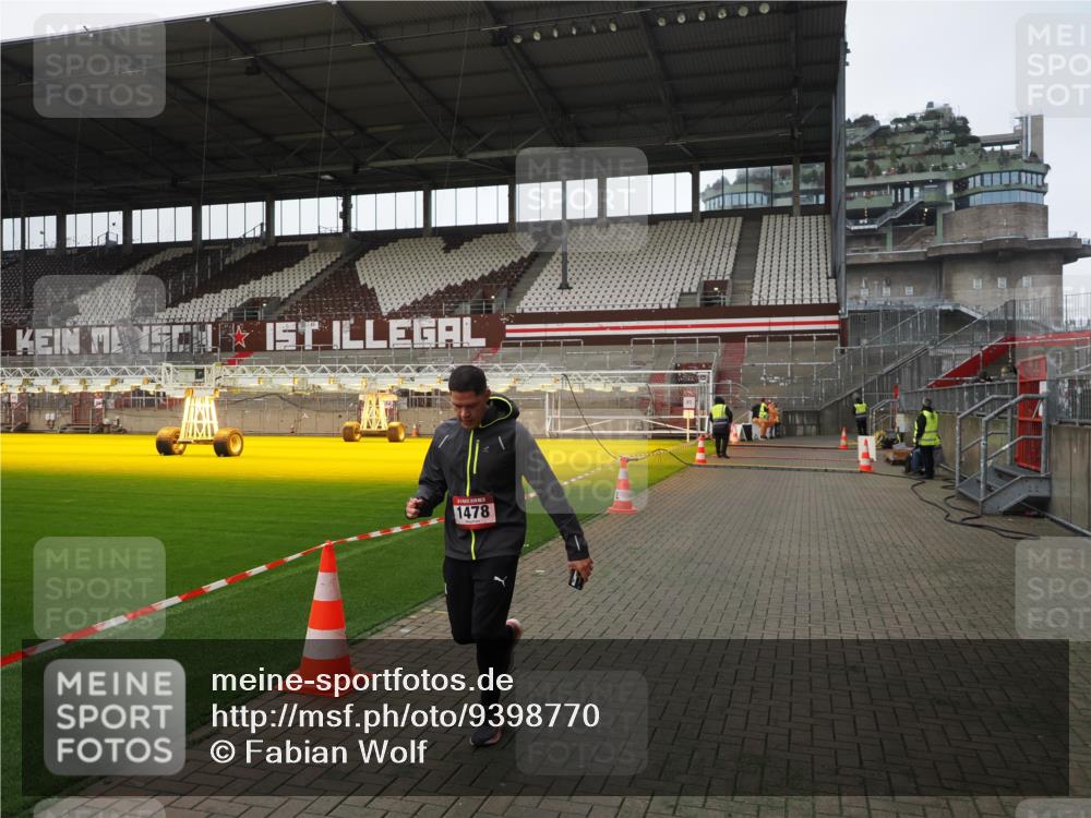 07.12.2025 - St. Pauli X-Mass-Run No. 15 Fabian Wolf http://msf.ph/oto/9398770 07.12.2025 10:53:46 Ziel 1478, 1679, 1681, 1682 meine-sportfotos.de