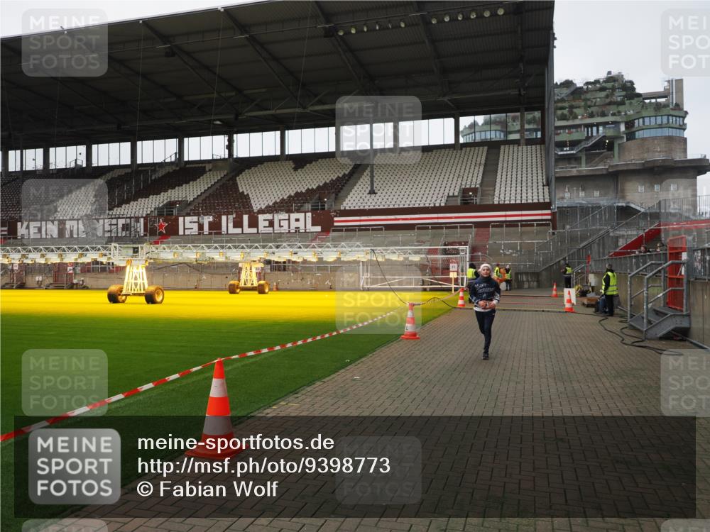 07.12.2025 - St. Pauli X-Mass-Run No. 15 Fabian Wolf http://msf.ph/oto/9398773 07.12.2025 10:53:58 Ziel 1478, 4814 meine-sportfotos.de