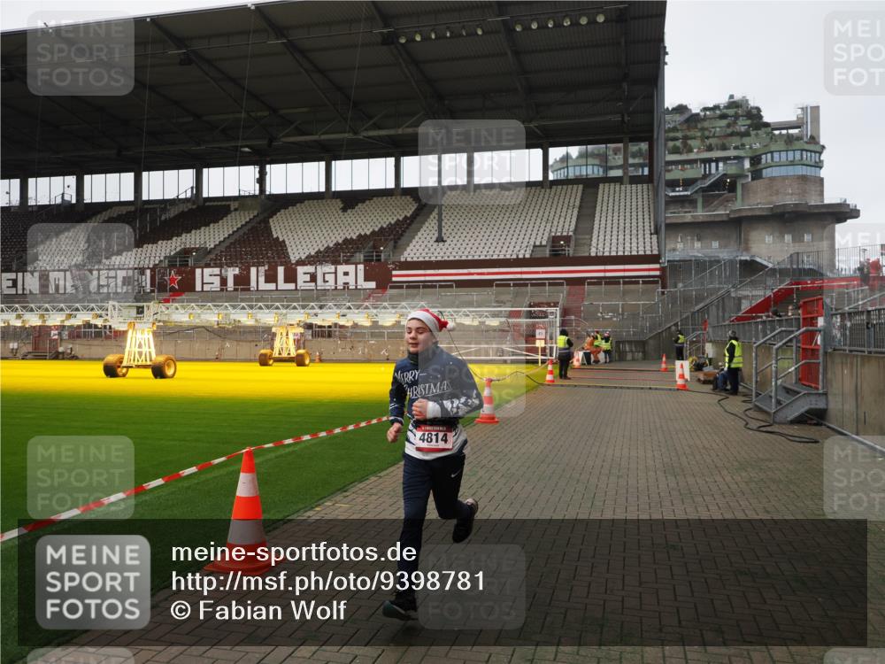 07.12.2025 - St. Pauli X-Mass-Run No. 15 Fabian Wolf http://msf.ph/oto/9398781 07.12.2025 10:54:00 Ziel 1478, 4814 meine-sportfotos.de
