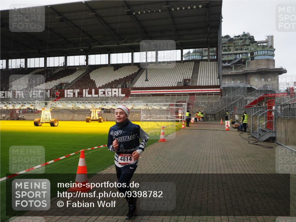 07.12.2025 - St. Pauli X-Mass-Run No. 15 Fabian Wolf http://msf.ph/oto/9398782 07.12.2025 10:54:00 Ziel 1478, 4814 meine-sportfotos.de