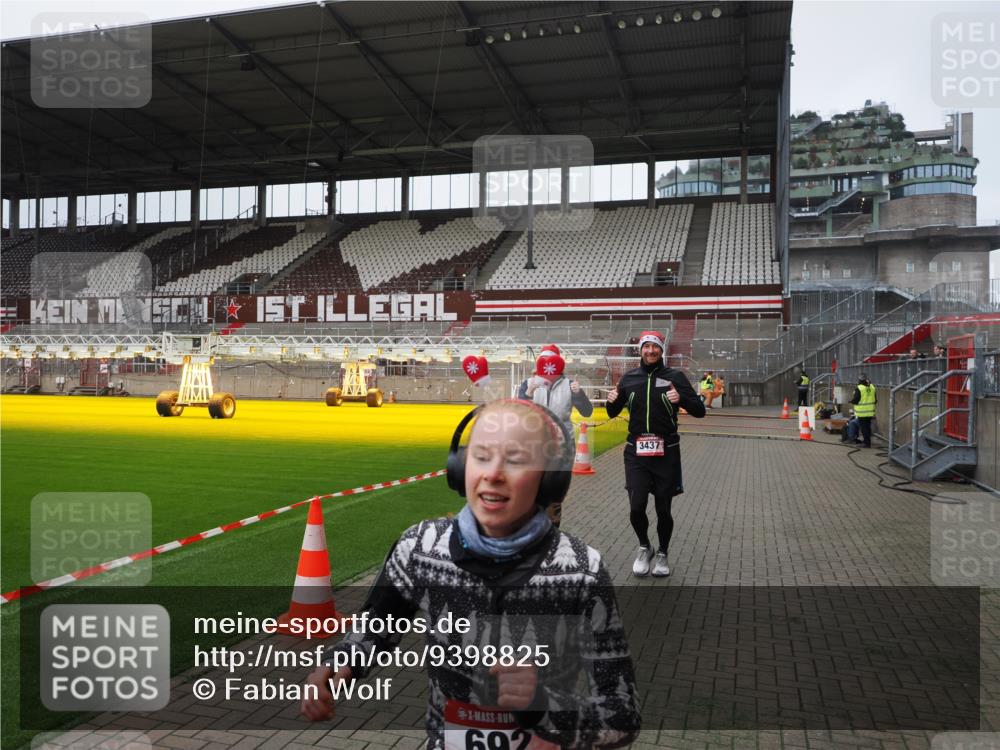 07.12.2025 - St. Pauli X-Mass-Run No. 15 Fabian Wolf http://msf.ph/oto/9398825 07.12.2025 10:54:41 Ziel 656, 692, 1177, 2286, 2328, 2358, 2360, 2832, 3391, 3437 meine-sportfotos.de