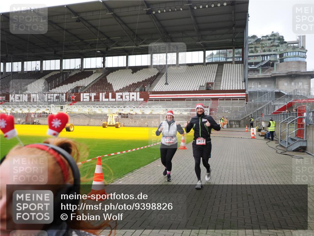 07.12.2025 - St. Pauli X-Mass-Run No. 15 Fabian Wolf http://msf.ph/oto/9398826 07.12.2025 10:54:41 Ziel 656, 692, 1177, 2286, 2328, 2358, 2360, 2832, 3391, 3437 meine-sportfotos.de