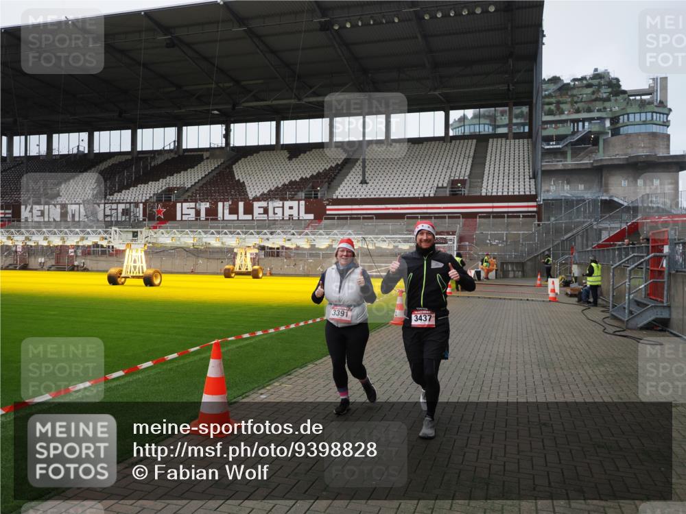 07.12.2025 - St. Pauli X-Mass-Run No. 15 Fabian Wolf http://msf.ph/oto/9398828 07.12.2025 10:54:42 Ziel 656, 692, 1177, 2286, 2328, 2358, 2360, 2832, 3391, 3437 meine-sportfotos.de