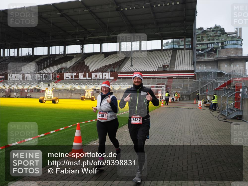 07.12.2025 - St. Pauli X-Mass-Run No. 15 Fabian Wolf http://msf.ph/oto/9398831 07.12.2025 10:54:42 Ziel 656, 692, 1177, 2286, 2328, 2358, 2360, 2832, 3391, 3437 meine-sportfotos.de