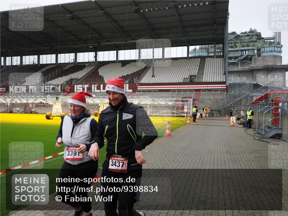 07.12.2025 - St. Pauli X-Mass-Run No. 15 Fabian Wolf http://msf.ph/oto/9398834 07.12.2025 10:54:43 Ziel 656, 692, 1177, 2286, 2328, 2358, 2360, 2832, 3391, 3437 meine-sportfotos.de