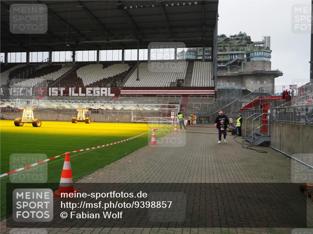 07.12.2025 - St. Pauli X-Mass-Run No. 15 Fabian Wolf http://msf.ph/oto/9398857 07.12.2025 10:55:14 Ziel 1689 meine-sportfotos.de