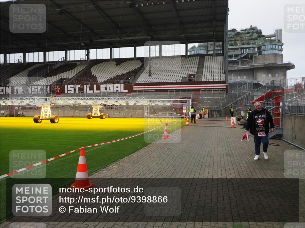 07.12.2025 - St. Pauli X-Mass-Run No. 15 Fabian Wolf http://msf.ph/oto/9398866 07.12.2025 10:55:20 Ziel 1689 meine-sportfotos.de