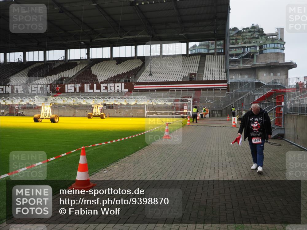 07.12.2025 - St. Pauli X-Mass-Run No. 15 Fabian Wolf http://msf.ph/oto/9398870 07.12.2025 10:55:21 Ziel 1689 meine-sportfotos.de