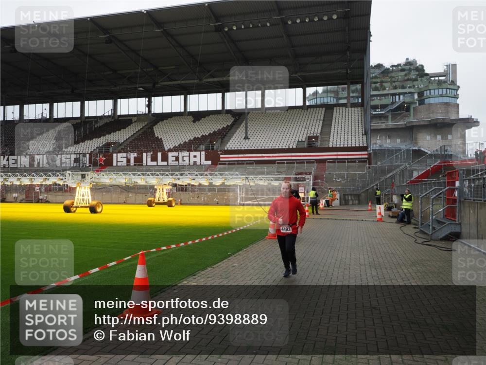 07.12.2025 - St. Pauli X-Mass-Run No. 15 Fabian Wolf http://msf.ph/oto/9398889 07.12.2025 10:56:01 Ziel 2485, 4493 meine-sportfotos.de