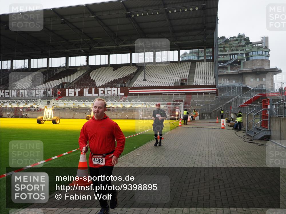 07.12.2025 - St. Pauli X-Mass-Run No. 15 Fabian Wolf http://msf.ph/oto/9398895 07.12.2025 10:56:02 Ziel 2485, 4493 meine-sportfotos.de