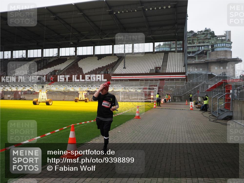 07.12.2025 - St. Pauli X-Mass-Run No. 15 Fabian Wolf http://msf.ph/oto/9398899 07.12.2025 10:56:04 Ziel 2485, 4493 meine-sportfotos.de