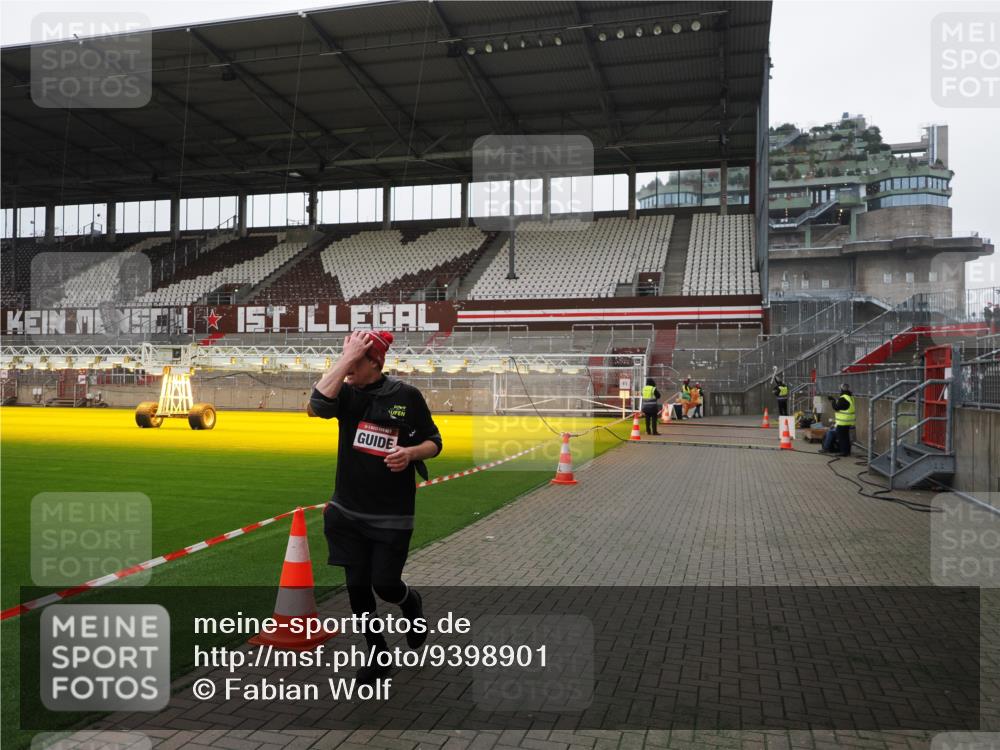 07.12.2025 - St. Pauli X-Mass-Run No. 15 Fabian Wolf http://msf.ph/oto/9398901 07.12.2025 10:56:04 Ziel 2485, 4493 meine-sportfotos.de