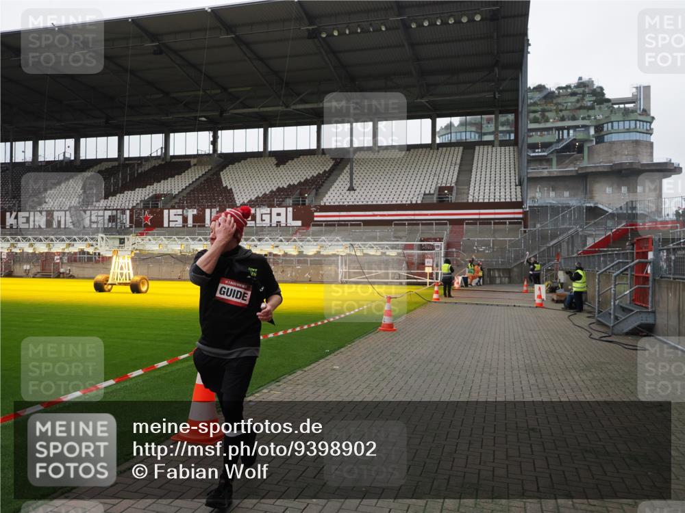 07.12.2025 - St. Pauli X-Mass-Run No. 15 Fabian Wolf http://msf.ph/oto/9398902 07.12.2025 10:56:05 Ziel 2485, 4493 meine-sportfotos.de