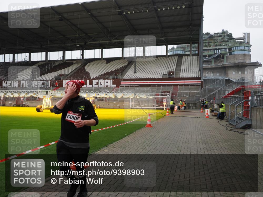 07.12.2025 - St. Pauli X-Mass-Run No. 15 Fabian Wolf http://msf.ph/oto/9398903 07.12.2025 10:56:05 Ziel 2485, 4493 meine-sportfotos.de