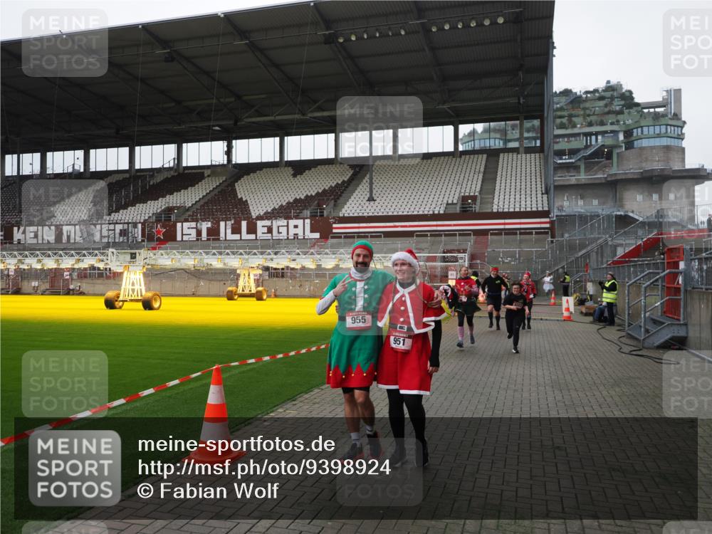 07.12.2025 - St. Pauli X-Mass-Run No. 15 Fabian Wolf http://msf.ph/oto/9398924 07.12.2025 10:56:24 Ziel 951, 955, 1790, 1793, 2170, 4063, 4146 meine-sportfotos.de