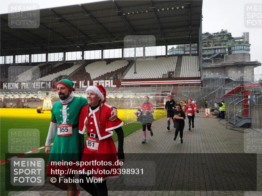 07.12.2025 - St. Pauli X-Mass-Run No. 15 Fabian Wolf http://msf.ph/oto/9398931 07.12.2025 10:56:25 Ziel 951, 955, 1790, 1793, 2170, 4063, 4146 meine-sportfotos.de
