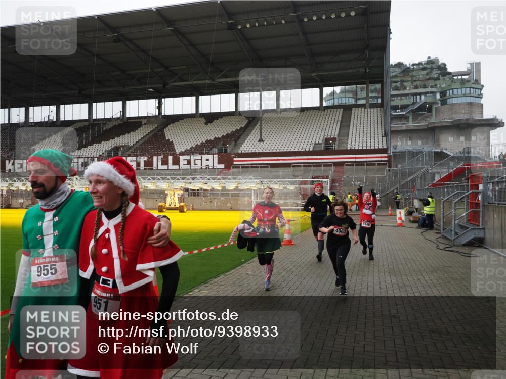 07.12.2025 - St. Pauli X-Mass-Run No. 15 Fabian Wolf http://msf.ph/oto/9398933 07.12.2025 10:56:25 Ziel 951, 955, 1790, 1793, 2170, 4063, 4146 meine-sportfotos.de