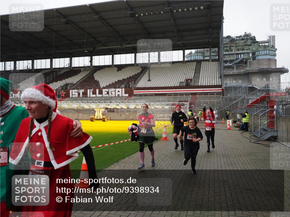 07.12.2025 - St. Pauli X-Mass-Run No. 15 Fabian Wolf http://msf.ph/oto/9398934 07.12.2025 10:56:26 Ziel 951, 955, 1790, 1793, 2170, 4063, 4146 meine-sportfotos.de