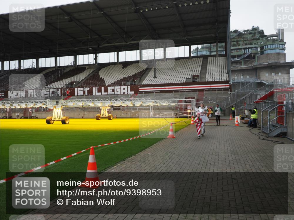 07.12.2025 - St. Pauli X-Mass-Run No. 15 Fabian Wolf http://msf.ph/oto/9398953 07.12.2025 10:56:31 Ziel 236, 248, 759, 2170, 4063, 4146 meine-sportfotos.de