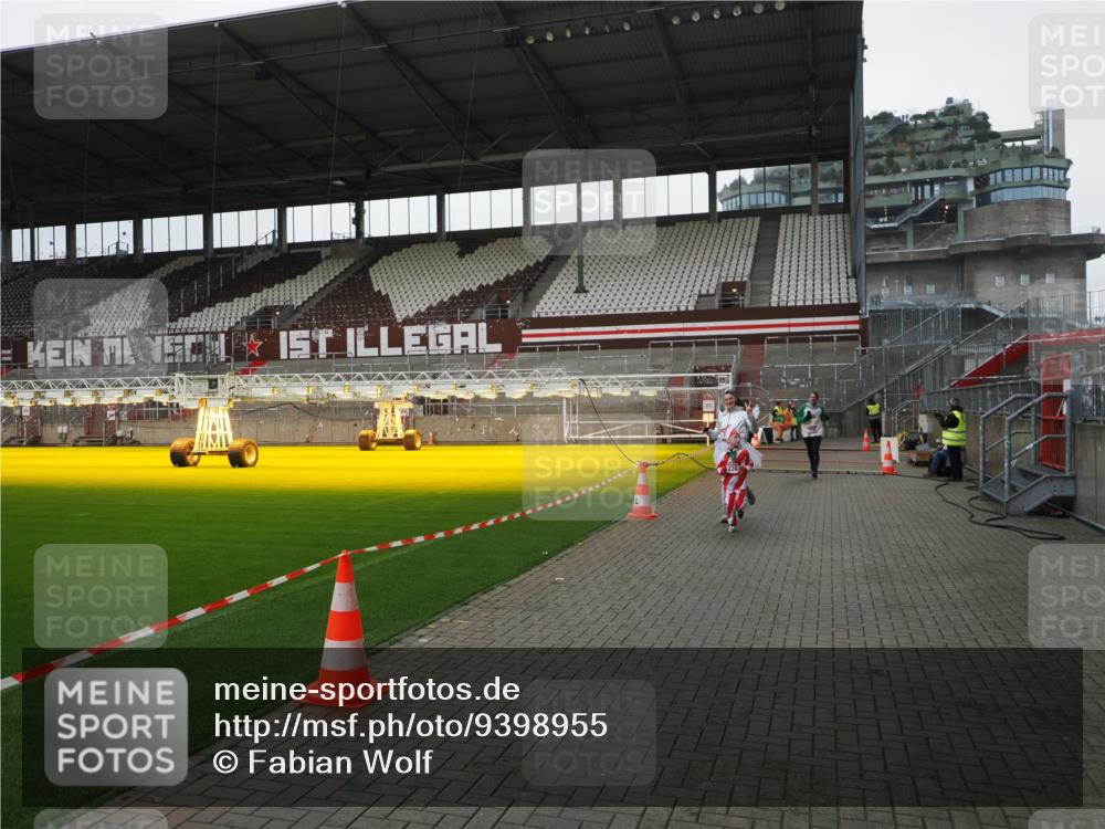 07.12.2025 - St. Pauli X-Mass-Run No. 15 Fabian Wolf http://msf.ph/oto/9398955 07.12.2025 10:56:32 Ziel 236, 248, 759, 2170, 4063, 4146 meine-sportfotos.de