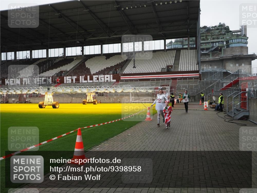 07.12.2025 - St. Pauli X-Mass-Run No. 15 Fabian Wolf http://msf.ph/oto/9398958 07.12.2025 10:56:32 Ziel 236, 248, 759, 2170, 4063, 4146 meine-sportfotos.de