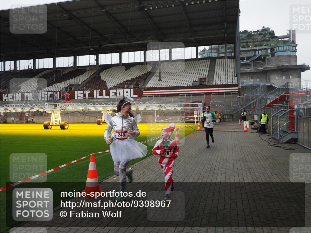 07.12.2025 - St. Pauli X-Mass-Run No. 15 Fabian Wolf http://msf.ph/oto/9398967 07.12.2025 10:56:34 Ziel 236, 248, 759, 2170, 4063, 4146 meine-sportfotos.de