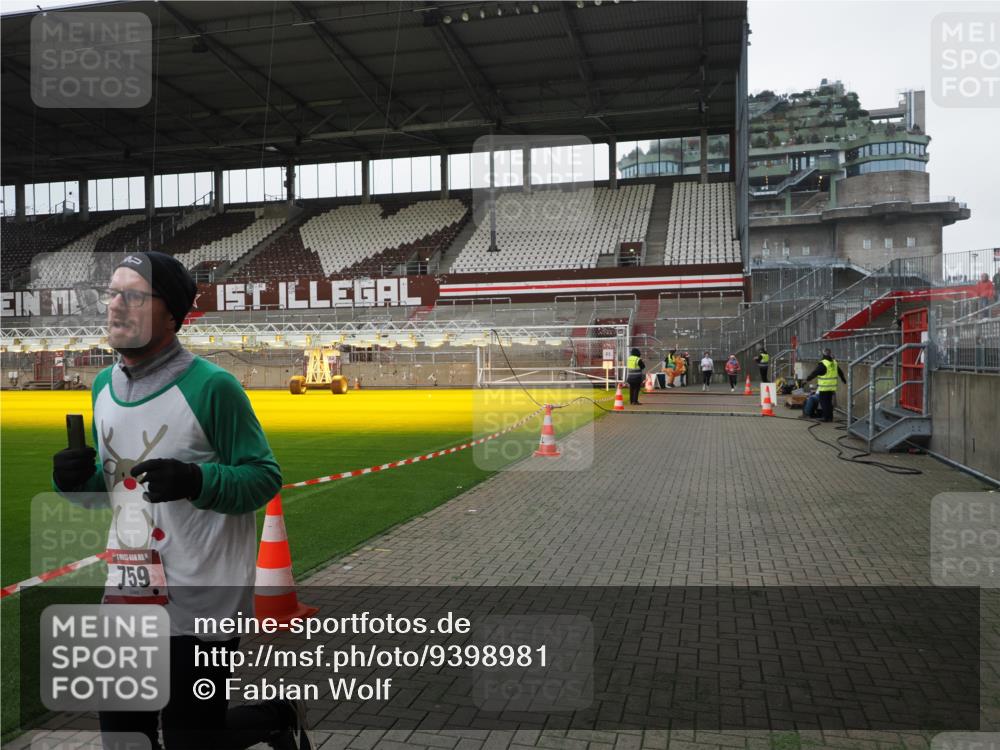 07.12.2025 - St. Pauli X-Mass-Run No. 15 Fabian Wolf http://msf.ph/oto/9398981 07.12.2025 10:56:37 Ziel 236, 248, 759, 2170, 4063, 4146 meine-sportfotos.de
