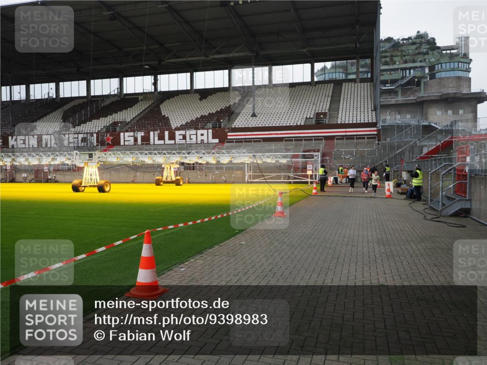 07.12.2025 - St. Pauli X-Mass-Run No. 15 Fabian Wolf http://msf.ph/oto/9398983 07.12.2025 10:56:42 Ziel 55, 236, 248, 417, 759, 2538, 2542 meine-sportfotos.de