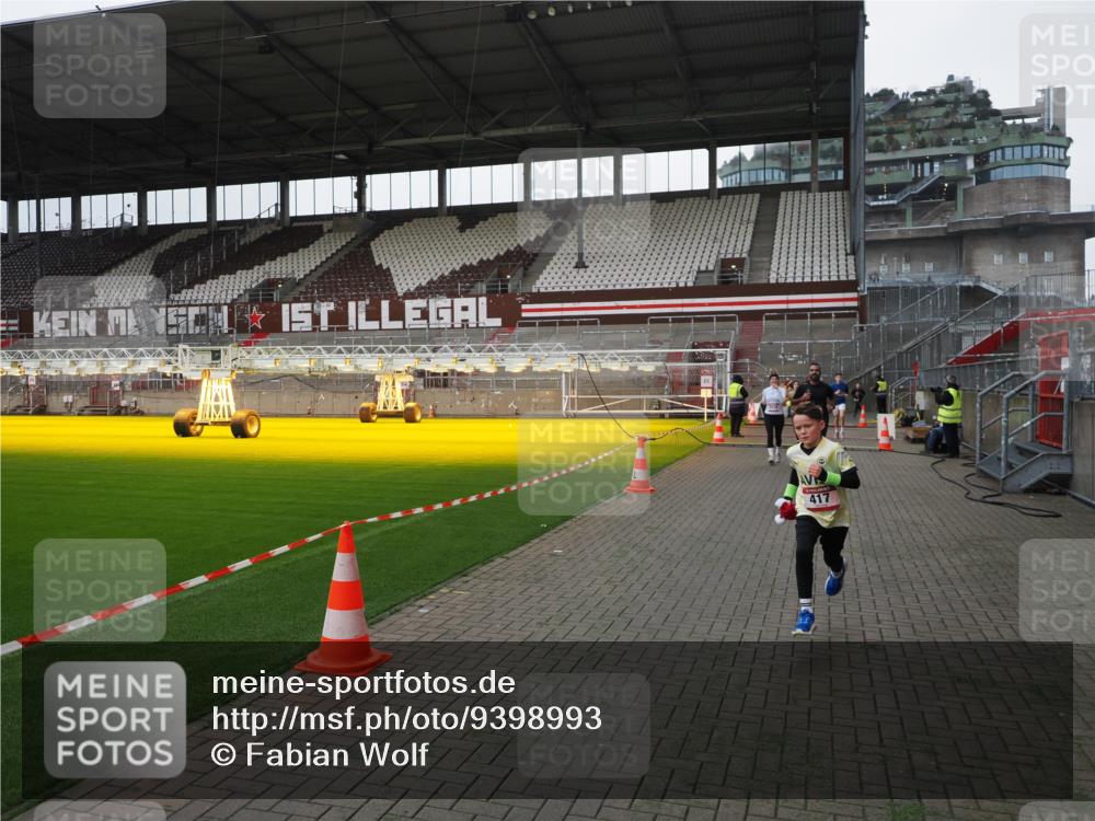 07.12.2025 - St. Pauli X-Mass-Run No. 15 Fabian Wolf http://msf.ph/oto/9398993 07.12.2025 10:56:46 Ziel 55, 236, 248, 417, 555, 568, 759, 2538, 2542 meine-sportfotos.de