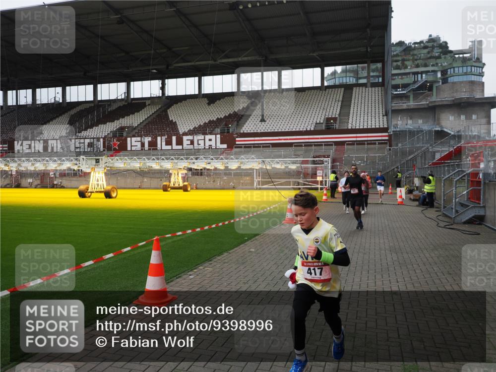 07.12.2025 - St. Pauli X-Mass-Run No. 15 Fabian Wolf http://msf.ph/oto/9398996 07.12.2025 10:56:46 Ziel 55, 236, 248, 417, 555, 568, 759, 2538, 2542 meine-sportfotos.de
