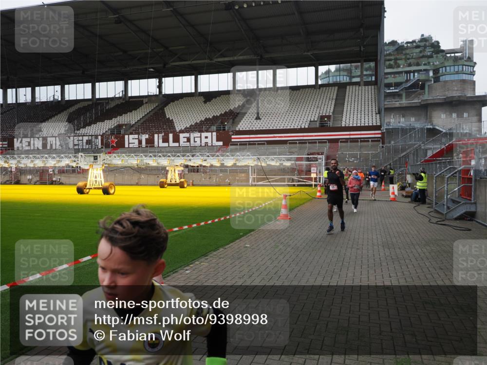 07.12.2025 - St. Pauli X-Mass-Run No. 15 Fabian Wolf http://msf.ph/oto/9398998 07.12.2025 10:56:47 Ziel 55, 236, 248, 417, 555, 568, 759, 2538, 2542, 2664 meine-sportfotos.de