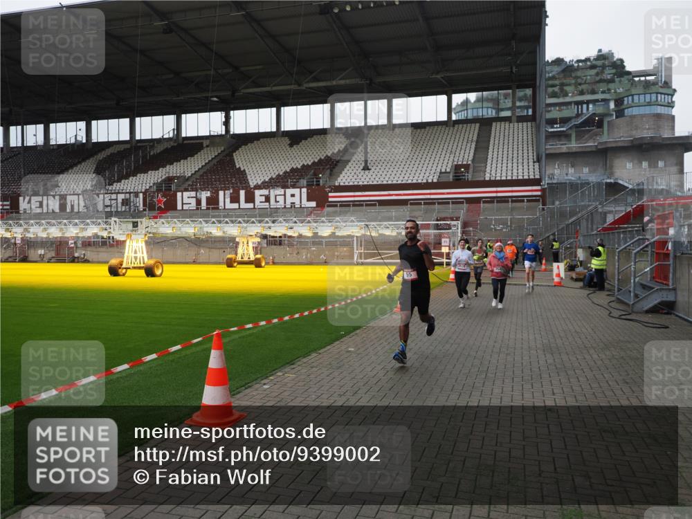07.12.2025 - St. Pauli X-Mass-Run No. 15 Fabian Wolf http://msf.ph/oto/9399002 07.12.2025 10:56:47 Ziel 55, 236, 248, 417, 555, 568, 759, 2538, 2542, 2664 meine-sportfotos.de