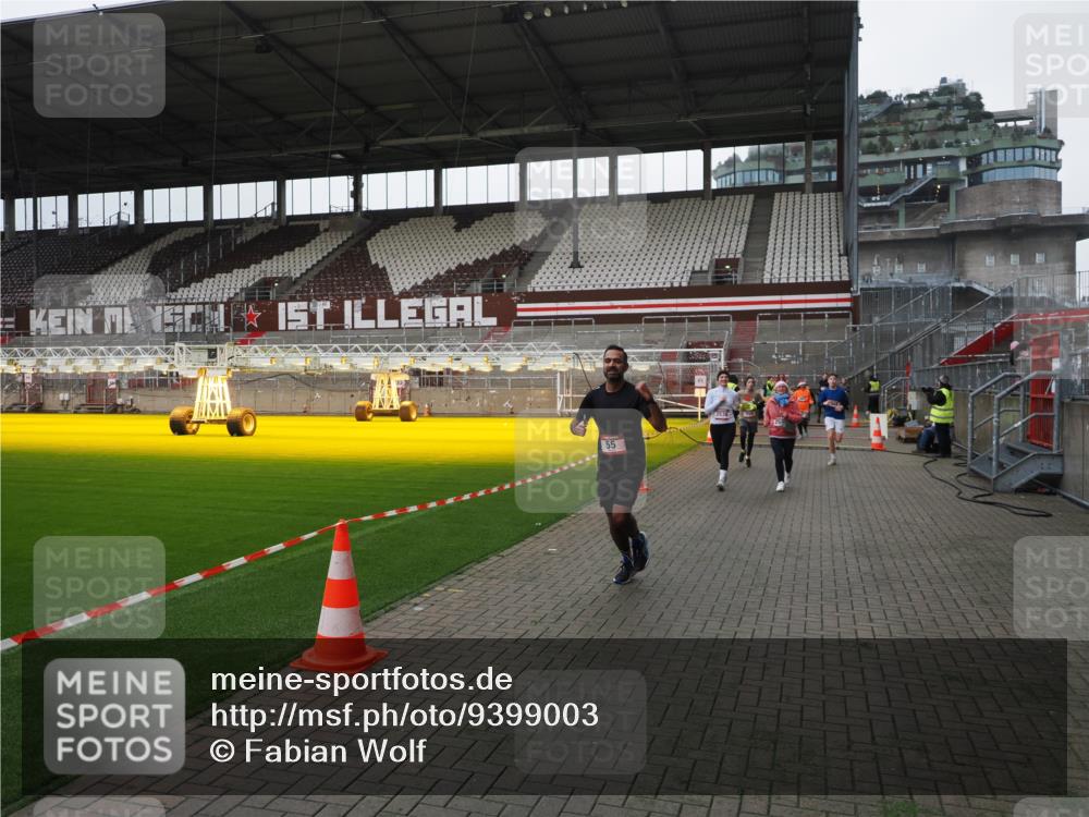 07.12.2025 - St. Pauli X-Mass-Run No. 15 Fabian Wolf http://msf.ph/oto/9399003 07.12.2025 10:56:48 Ziel 55, 417, 555, 568, 759, 2538, 2542, 2664 meine-sportfotos.de