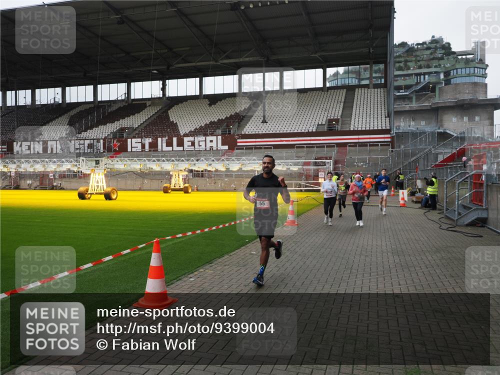 07.12.2025 - St. Pauli X-Mass-Run No. 15 Fabian Wolf http://msf.ph/oto/9399004 07.12.2025 10:56:48 Ziel 55, 417, 555, 568, 759, 2538, 2542, 2664 meine-sportfotos.de