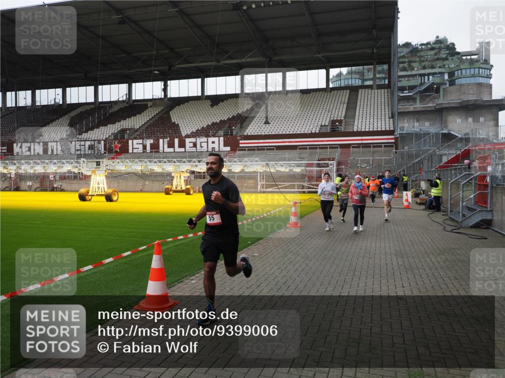 07.12.2025 - St. Pauli X-Mass-Run No. 15 Fabian Wolf http://msf.ph/oto/9399006 07.12.2025 10:56:48 Ziel 55, 417, 555, 568, 759, 2538, 2542, 2664 meine-sportfotos.de