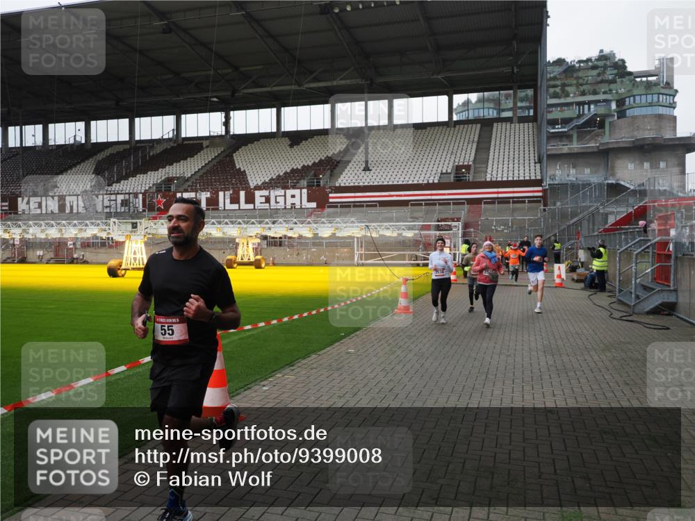 07.12.2025 - St. Pauli X-Mass-Run No. 15 Fabian Wolf http://msf.ph/oto/9399008 07.12.2025 10:56:49 Ziel 55, 417, 555, 568, 759, 1203, 2538, 2542, 2664 meine-sportfotos.de