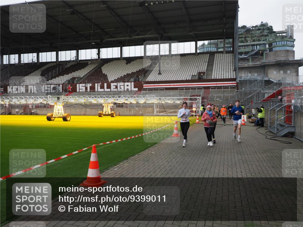 07.12.2025 - St. Pauli X-Mass-Run No. 15 Fabian Wolf http://msf.ph/oto/9399011 07.12.2025 10:56:49 Ziel 55, 417, 555, 568, 759, 1203, 2538, 2542, 2664 meine-sportfotos.de