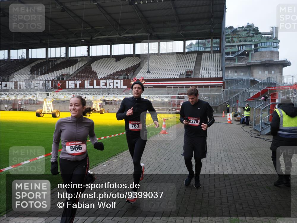 07.12.2025 - St. Pauli X-Mass-Run No. 15 Fabian Wolf http://msf.ph/oto/9399037 07.12.2025 10:56:57 Ziel 55, 417, 555, 566, 568, 763, 1203, 2538, 2542, 2664, 3275, 4799 meine-sportfotos.de
