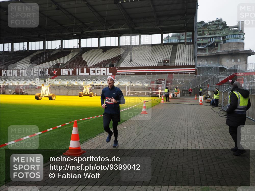 07.12.2025 - St. Pauli X-Mass-Run No. 15 Fabian Wolf http://msf.ph/oto/9399042 07.12.2025 10:57:00 Ziel 55, 417, 555, 566, 568, 763, 1203, 2538, 2542, 2664, 3275, 4799 meine-sportfotos.de