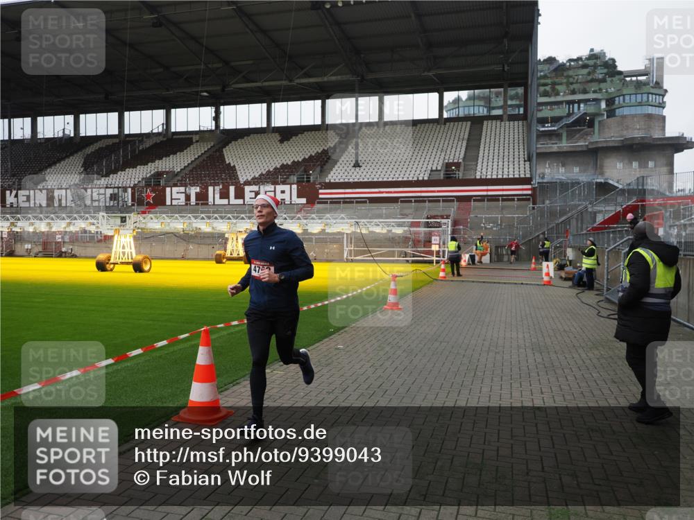 07.12.2025 - St. Pauli X-Mass-Run No. 15 Fabian Wolf http://msf.ph/oto/9399043 07.12.2025 10:57:00 Ziel 55, 417, 555, 566, 568, 763, 1203, 2538, 2542, 2664, 3275, 4799 meine-sportfotos.de