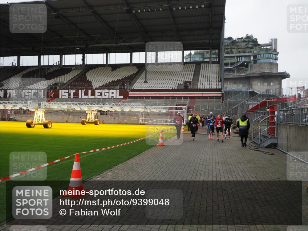 07.12.2025 - St. Pauli X-Mass-Run No. 15 Fabian Wolf http://msf.ph/oto/9399048 07.12.2025 10:57:14 Ziel 280, 773, 1097, 1099, 1387, 2665, 3064, 3067, 4799 meine-sportfotos.de
