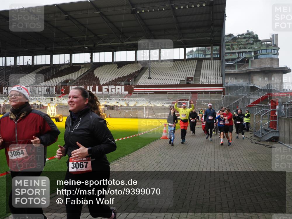 07.12.2025 - St. Pauli X-Mass-Run No. 15 Fabian Wolf http://msf.ph/oto/9399070 07.12.2025 10:57:20 Ziel 130, 251, 280, 773, 1097, 1099, 1387, 2290, 2296, 2297, 2298, 2665, 3064, 3067 meine-sportfotos.de