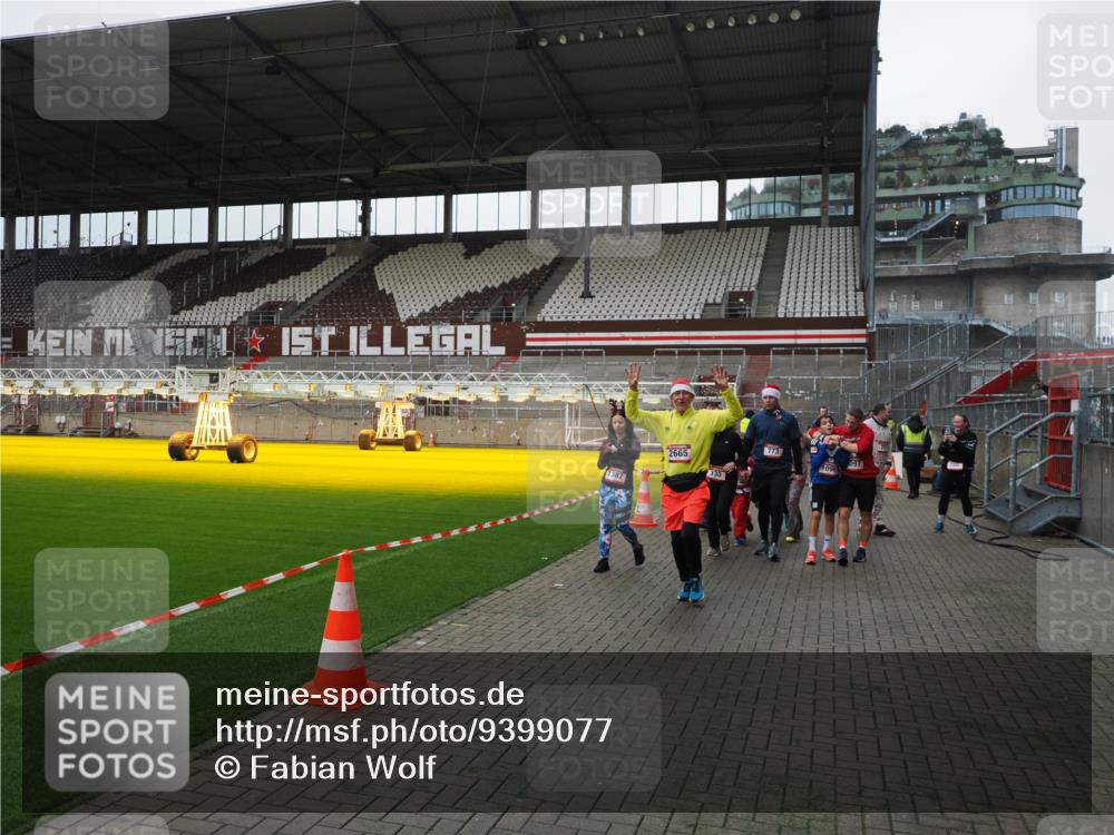 07.12.2025 - St. Pauli X-Mass-Run No. 15 Fabian Wolf http://msf.ph/oto/9399077 07.12.2025 10:57:22 Ziel 130, 251, 280, 773, 994, 1097, 1099, 1387, 2290, 2296, 2297, 2298, 2665, 3064, 3067 meine-sportfotos.de
