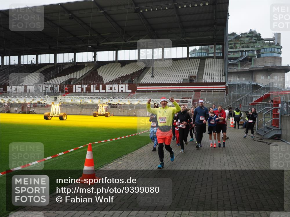 07.12.2025 - St. Pauli X-Mass-Run No. 15 Fabian Wolf http://msf.ph/oto/9399080 07.12.2025 10:57:22 Ziel 130, 251, 280, 773, 994, 1097, 1099, 1387, 2290, 2296, 2297, 2298, 2665, 3064, 3067 meine-sportfotos.de
