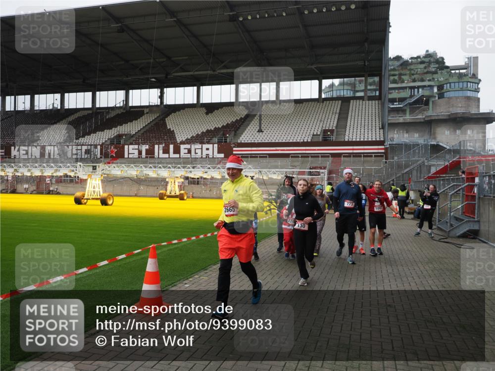 07.12.2025 - St. Pauli X-Mass-Run No. 15 Fabian Wolf http://msf.ph/oto/9399083 07.12.2025 10:57:23 Ziel 130, 251, 280, 773, 994, 1097, 1099, 1387, 2290, 2296, 2297, 2298, 2665, 3064, 3067 meine-sportfotos.de