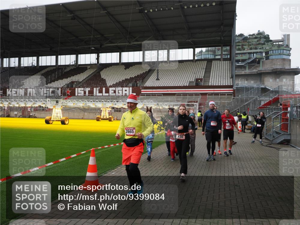 07.12.2025 - St. Pauli X-Mass-Run No. 15 Fabian Wolf http://msf.ph/oto/9399084 07.12.2025 10:57:23 Ziel 130, 251, 280, 773, 994, 1097, 1099, 1387, 2290, 2296, 2297, 2298, 2665, 3064, 3067 meine-sportfotos.de