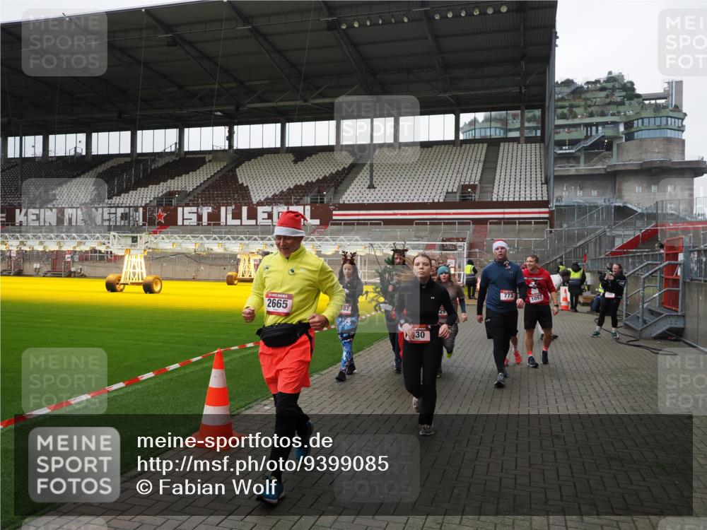 07.12.2025 - St. Pauli X-Mass-Run No. 15 Fabian Wolf http://msf.ph/oto/9399085 07.12.2025 10:57:23 Ziel 130, 251, 280, 773, 994, 1097, 1099, 1387, 2290, 2296, 2297, 2298, 2665, 3064, 3067 meine-sportfotos.de