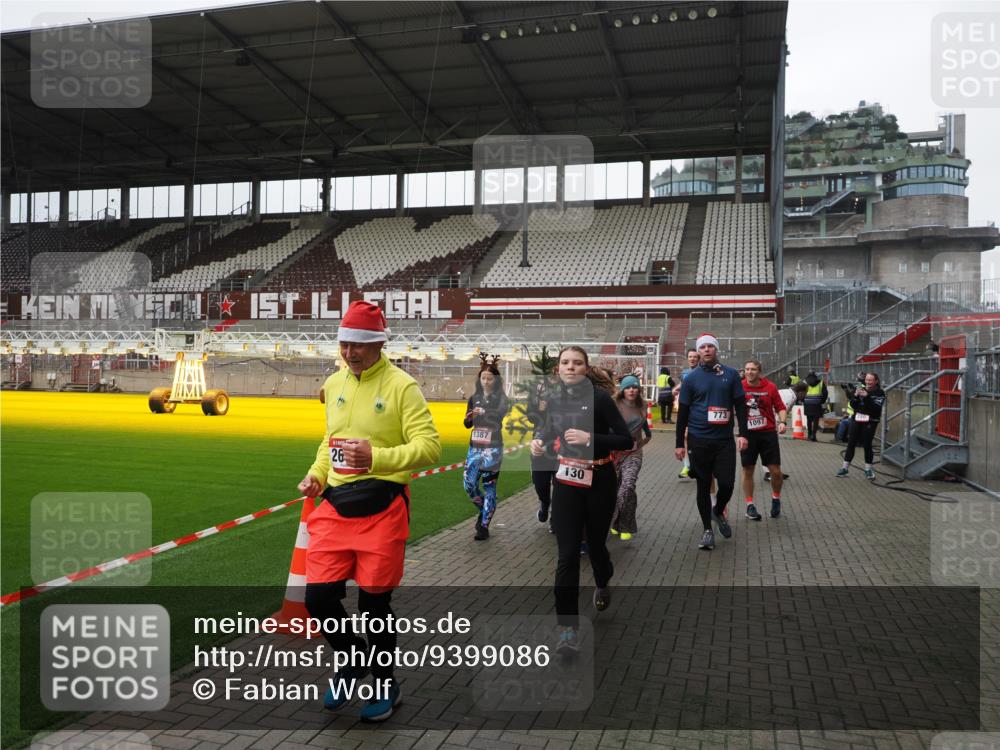 07.12.2025 - St. Pauli X-Mass-Run No. 15 Fabian Wolf http://msf.ph/oto/9399086 07.12.2025 10:57:24 Ziel 130, 251, 280, 773, 994, 1097, 1099, 1387, 2290, 2296, 2297, 2298, 2665, 3064, 3067 meine-sportfotos.de