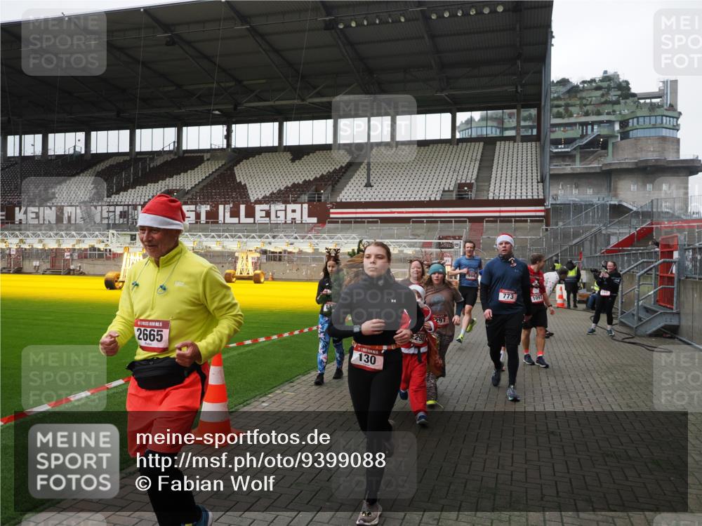 07.12.2025 - St. Pauli X-Mass-Run No. 15 Fabian Wolf http://msf.ph/oto/9399088 07.12.2025 10:57:24 Ziel 130, 251, 280, 773, 994, 1097, 1099, 1387, 2290, 2296, 2297, 2298, 2665, 3064, 3067 meine-sportfotos.de
